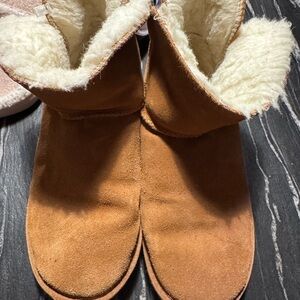 Tommy Bahama Tan Ankle Boots with Cream Lining